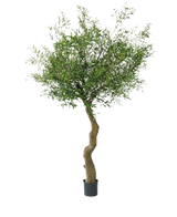 Der künstliche Olivenbaum 270 cm ohne Oliven steht in eleganten Dekotöpfen, mit gedrehtem Stamm und dichtem grünem Laub, vor einem schlichten weißen Hintergrund.