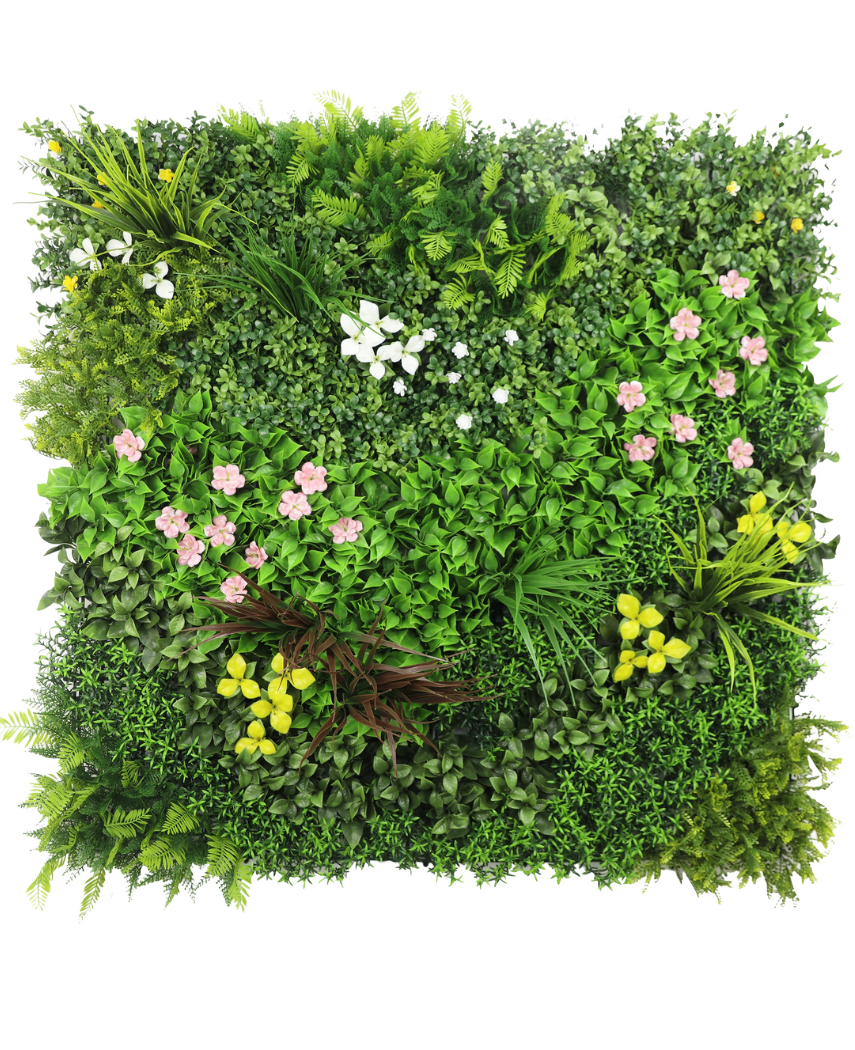 Die künstliche Hecke Vitality 100 x 100 cm UV ist eine quadratische Platte mit dichtem grünem Kunstlaub und verstreuten Büscheln kleiner rosa, gelber und weißer Blüten vor einem weißen Hintergrund.