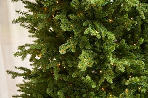 Künstlicher Weihnachtsbaum Slim „Undset“ 100 % PE – Smart LED