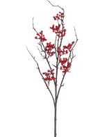 Der künstliche Beerenzweig 93 cm rot hat einen kahlen braunen Zweig mit mehreren Ablegern und Büscheln leuchtend roter Beeren vor einem schlichten weißen Hintergrund.