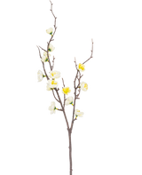 Der künstliche Zweig Prunus 78 cm weiß hat einen einzelnen braunen Zweig mit mehreren Zweigen, verziert mit kleinen weißen und gelben Blüten, vor einem schlichten weißen Hintergrund.