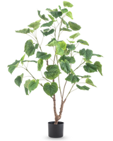 Die Kunstpflanze Ficus 120 cm ist eine hohe Kunstpflanze mit mehreren schlanken Zweigen und großen, herzförmigen grünen Blättern, in einem schlichten schwarzen Topf vor weißem Hintergrund.