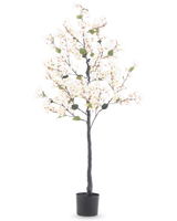 Die künstliche Bougainvillea 150 cm weiß ist ein hoher Kunstbaum mit weißen Blütenlichtern und grünen Blättern, in einem schwarzen zylindrischen Topf vor einem schlichten weißen Hintergrund.