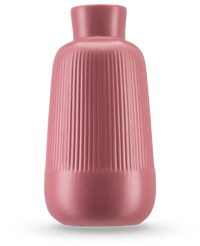 Die Vase Notes 25 cm altrosa hat eine matte Keramikoberfläche, einen breiten Körper, einen schmalen Hals und vertikale Rippen an der Oberseite. Der glatte, runde Sockel und das minimalistische Design machen ihn ideal für die Präsentation von Seidenblumen.