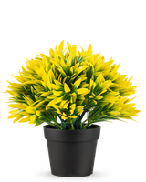 Die Kunstpflanze Gelbe Sonne im Topf UV 22 cm hat einen schwarzen Blumentopf mit einer dichten, künstlichen Pflanze mit spitzen gelben und grünen Blättern, perfekt, um jeden Raum aufzuhellen.