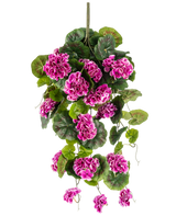 Die künstliche Hängepflanze Geranium 75 cm lila hat üppige grüne Blätter und Büschel leuchtend lila-magentafarbener Blüten mit weißen Rändern, die anmutig an einem vertikalen Stiel herunterfallen und so eine schöne Hängedekoration ergeben.
