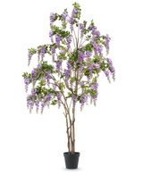 Die künstliche Glyzinienpflanze 280 cm ist ein hoher künstlicher Glyzinienbaum in einem schwarzen Topf mit mehreren schlanken braunen Stämmen und kaskadierten violetten Blüten mit grünen Blättern vor einem schlichten weißen Hintergrund.