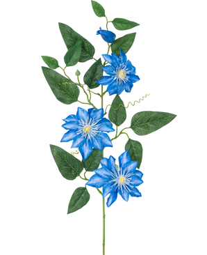 Die Kunstblume Clematis groß 81 cm blau hat einen Stiel mit mehreren grünen Blättern und vier leuchtend blauen Clematisblüten, jeweils mit einem weißen Herzen und spitzen Blütenblättern, vor einem weißen Hintergrund.