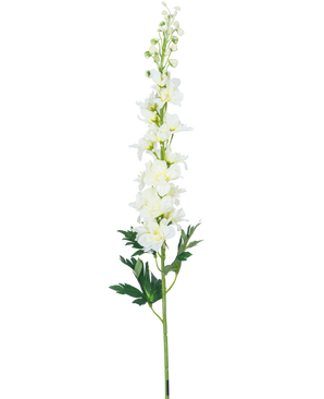 Die künstliche Blume Delphinium 79 cm weiß hat einen langen weißen Delphiniumstiel mit mehreren Blüten und grünen Blättern, isoliert auf einem weißen Hintergrund.