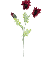 Die künstliche Mohnblume 73 cm in Bordeaux hat einen einzelnen Stiel mit zwei offenen dunkelroten Mohnblüten, einer Knospe und mehreren grünen, gezackten Blättern vor einem weißen Hintergrund.