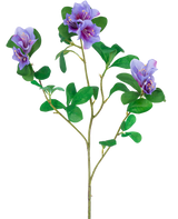 Die künstliche Blume Rhododendron Azalee 73 cm lila hat einen Stiel mit grünen Blättern und drei Bündel lila Blüten mit gelben und weißen Details, isoliert auf weißem Hintergrund.