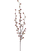 Der künstliche Zweig Callicarpa 104 cm lila hat schlanke Zweige mit mehreren dünnen Stielen, die jeweils mit kleinen Büscheln tiefvioletter Knospen vor einem schlichten weißen Hintergrund verziert sind.