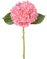 Die Kunstblume Charlotte Hydrangea Real Touch Pink 49 cm besteht aus einer einzelnen rosafarbenen Hortensie mit dichten, runden Blütenblättern, zwei grünen Blättern und einem langen grünen Stiel auf weißem Hintergrund.