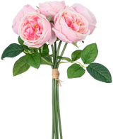 Der künstliche Rosenstrauß „Carmen“ Real Touch Pink 36 cm besteht aus hellrosa Pfingstrosen mit grünen Blättern, die mit einem braunen Seil zusammengebunden sind.