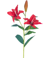 Die künstliche Blumenlilie Real Touch rot 95 cm hat einen Stiel mit zwei offenen roten Lilienblüten, einer geschlossenen Knospe und mehreren grünen Blättern, alles vor einem weißen Hintergrund.