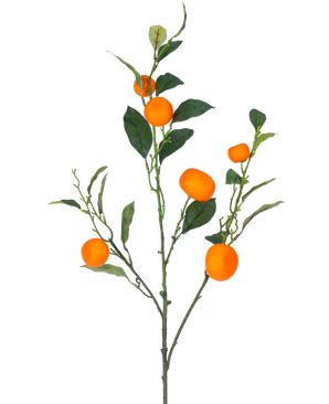 Ein künstlicher Mandarinenzweig, 104 cm, orangefarbener Zweig mit grünen Blättern und leuchtend orangefarbenen, mandarinenähnlichen Früchten, vor einem schlichten weißen Hintergrund.
