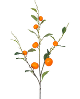 Vor einem schlichten weißen Hintergrund ist ein künstlicher Mandarinenzweig 93 cm orange mit grünen Blättern und einer Reihe reifer, orangefarbener Mandarinen abgebildet.