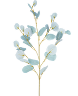 Der künstliche Zweig Eukalyptus 84 cm ist ein einzelner künstlicher Zweig mit mehreren Zweigen und runden, hellblau-grünen Blättern vor einem schlichten weißen Hintergrund.