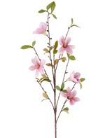 Ein schlanker Kunstblumen-Magnolienzweig von 94 cm in Altrosa mit mehreren rosa Magnolienblüten und grünen Blättern vor einem weißen Hintergrund.