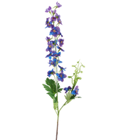Ein einzelnes hohes künstliches Delphinium mit einer Höhe von 79 cm und einem violetten Stiel mit kleinen, leuchtend violetten und blauen Blüten und grünen Blättern vor einem schlichten weißen Hintergrund.