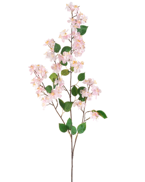Die Kunstblume Pfirsichblüte 140 cm rosa ist ein künstlicher Zweig mit hellrosa Pfirsichblüten und grünen Blättern an schlanken braunen Stielen, isoliert dargestellt vor einem weißen Hintergrund.
