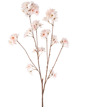 Die künstliche Blume Kirschblüte 114 cm in Rouge hat einen einzelnen braunen Stiel mit mehreren Zweigen, die mit zarten, rosafarbenen Kirschblütenblüten gekrönt sind, die wunderschön isoliert auf einem weißen Hintergrund stehen.
