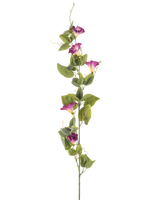 Die künstliche Blumenwinde 122 cm lila hat einen einzelnen hohen grünen Stiel mit mehreren malvenfarbenen und weißen Prunkwindenblüten und grünen Blättern entlang seiner Länge vor einem weißen Hintergrund.