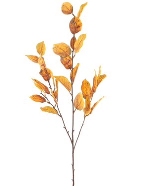 Die künstliche Blume Zitronenblatt 107 cm gelb hat einen einzelnen braunen Zweig mit Büscheln gelber Herbstblätter, isoliert auf einem weißen Hintergrund.