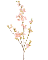 Die Kunstblume Kirschblüte 94 cm hellrosa hat einen einzelnen Zweig mit mehreren Zweigen, verziert mit Büscheln zarter hellrosa Kirschblüten und grünen Knospen, vor einem schlichten weißen Hintergrund.