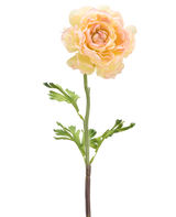 Eine künstliche Ranunkelblume, 51 cm, hellweiß: eine einzelne blasse künstliche Ranunkelblume mit hellweißen Blütenblättern, grünen Blättern und einem langen Stiel vor einem weißen Hintergrund.