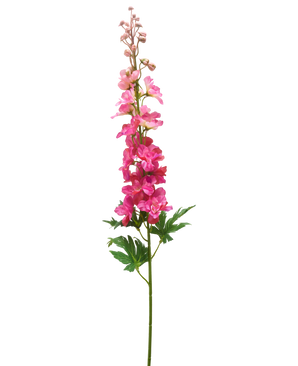 Ein einzelner Stiel der künstlichen Blume Delphinium 79 cm in Fuchsia mit lebendigen, geschichteten Blüten, grünen Blättern und ungeöffneten Knospen vor einem weißen Hintergrund.