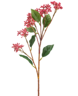 Die künstliche Blume Japanische Beere 62 cm dunkelrosa hat einen einzelnen künstlichen Stiel mit Büscheln kleiner dunkelrosa Blüten und einigen grünen Blättern vor einem weißen Hintergrund.