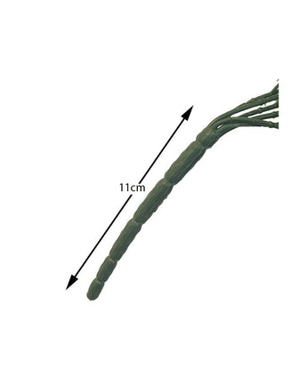 Eine Nahaufnahme des Stängels der künstlichen Hängepflanze Aloe Vera mit strukturierter Oberfläche, dargestellt mit einem diagonalen schwarzen Pfeil, der die Länge von 102 cm anzeigt, vor einem weißen Hintergrund.