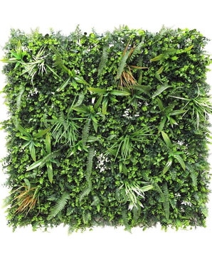 Die künstliche Heckenmatte Savanne 100x100 cm ist ein quadratisches grünes Wandpaneel, das dicht mit UV-geschützten künstlichen Farnen, grasähnlichen Blättern und kleinen weißen Blüten bedeckt ist und jedem Raum ein üppiges, natürliches Aussehen verleiht.