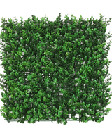Die künstliche Buchsbaumhecke grün 50x50 cm UV ist eine quadratische Platte mit dichten künstlichen grünen Buchsbaumblättern, die von oben gesehen vor einem weißen Hintergrund eine üppige Hecke bilden.