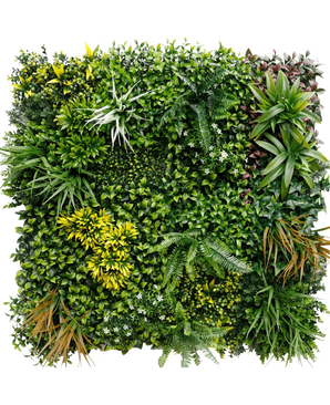 Die künstliche Hecke Eternity 100 x 100 cm UV verfügt über eine quadratische Platte aus verschiedenen Grünpflanzen, darunter Farne, Efeu und üppiges Blattwerk, wodurch ein dichter vertikaler Garten im Innen- oder Außenbereich vor einem weißen Hintergrund entsteht.