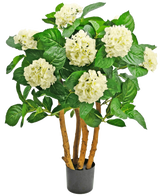 Die künstliche UV-Hortensie 85 cm weiß ist eine künstliche Pflanze in einem Topf mit kräftigen braunen Stielen, großen grünen Blättern und Büscheln weißer, hortensienartiger Blüten an der Spitze.