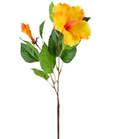 Die Kunstblume Hibiskus 64 cm gelb hat einen einzelnen Stiel mit leuchtend gelben Hibiskusblüten und grünen Blättern, dargestellt vor einem weißen Hintergrund.