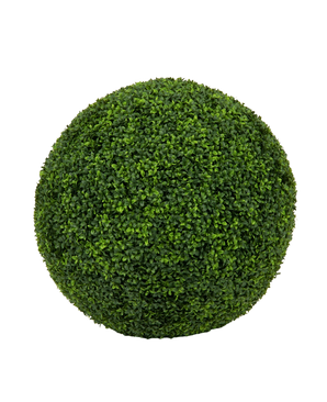 Eine dichte, grüne, kugelförmige künstliche Buchsbaumpflanze im römischen Stil UV D65 cm mit kleinen Blättern, isoliert auf einem schlichten weißen Hintergrund abgebildet.