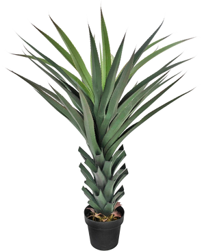 Die Kunstpflanze Agave Pandora UV 120 cm hat lange, spitze grüne Blätter, die sich von einem dicken, geschichteten Stiel vor einem schlichten weißen Hintergrund ausbreiten.