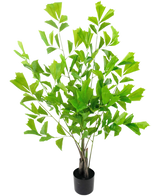 Die künstliche Fischschwanzpalme 120 cm hat mehrere lange, schlanke Stämme mit leuchtend grünen, fächerförmigen Blättern vor einem schlichten weißen Hintergrund.