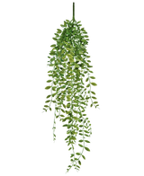 Die künstliche Hängepflanze Sukkulente 76 cm hat grüne Blätter und dünne Stängel vor einem schlichten weißen Hintergrund.
