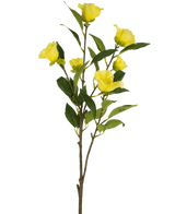 Die künstliche Blumenkamelie 80 cm gelb hat einen einzelnen Stiel mit mehreren leuchtend gelben künstlichen Kamelienblüten und grünen Blättern, dargestellt vor einem schlichten weißen Hintergrund.