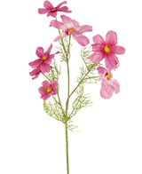 Vor einem schlichten weißen Hintergrund ist ein einzelner künstlicher Blumenkosmos in Fuchsia (74 cm) mit zarten, gefiederten Blättern und mehreren fuchsiafarbenen Blüten mit gelber Mitte zu sehen.