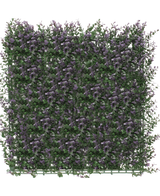 Die künstliche Buchsbaumhecke Lila 50x50 cm UV ist eine dichte, quadratische Platte aus künstlichem Grün mit kleinen lila Blüten, die eine üppige vertikale Gartenmatte schafft, die sich perfekt zum Aufhellen eines weißen Hintergrunds eignet.